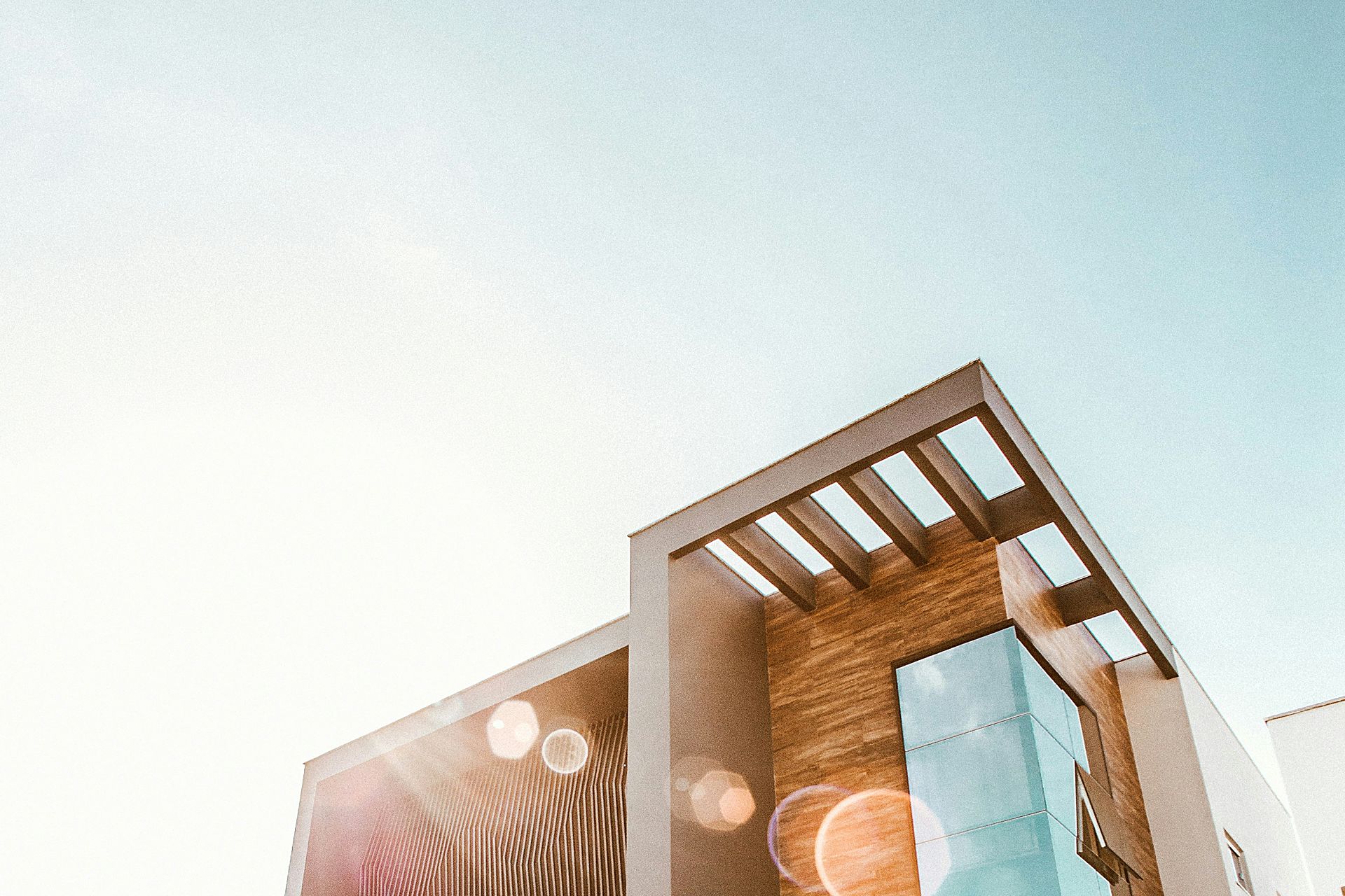 Residência de alto padrão projetada pela Mitra Arquitetura